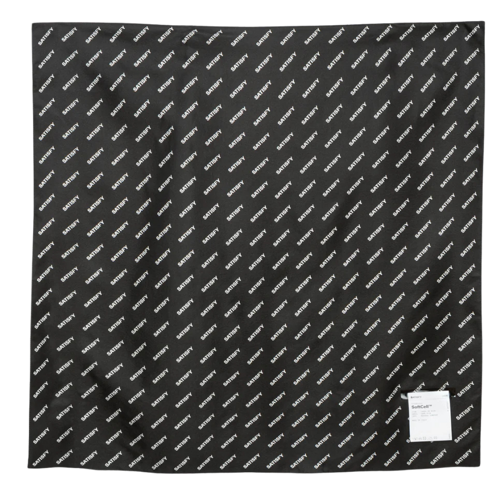 34035SoftCellCarredeSoie-BlackSA2