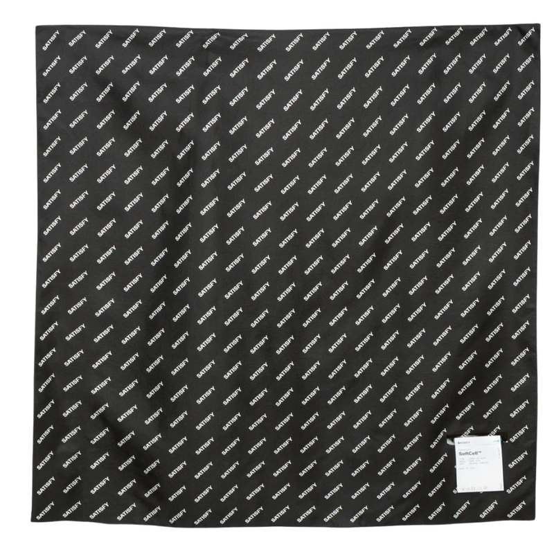 34035SoftCellCarredeSoie-BlackSA2