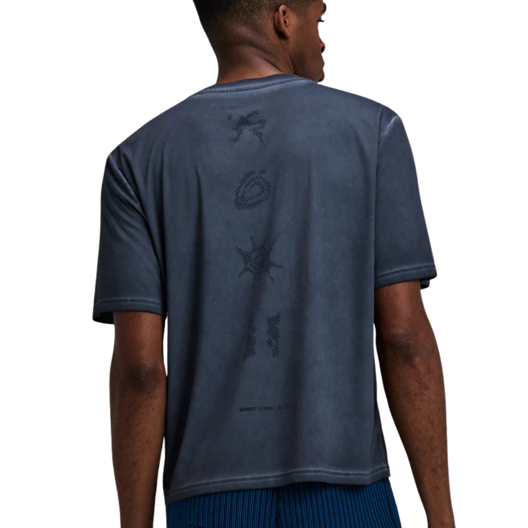 BanditRunningFrioSoft_PerformanceBoxTee-Anthracite_SaltFade3
