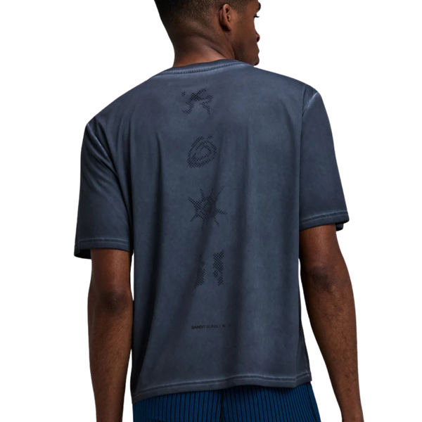 BanditRunningFrioSoft_PerformanceBoxTee-Anthracite_SaltFade3
