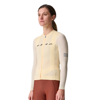 MAAP-Women_sEvadeProBaseLSJersey2.0-Sandstone_Limestone2