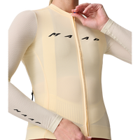 MAAP-Women_sEvadeProBaseLSJersey2.0-Sandstone_Limestone4