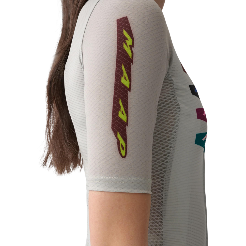 MAAP-Women_sEvadeXProAirJersey2.0-Fog4_6f7c91e8-6bba-4277-90ea-dc7964e7f3cd