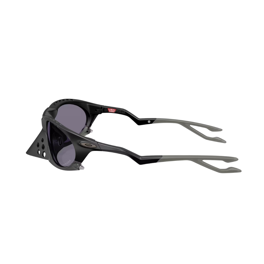 OAKLEYPlantarisPrizmgreyLenses_matteblackFrame4