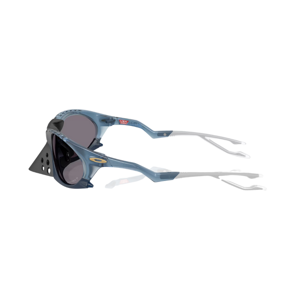 OakleyPlantarisMatteTransAbyss_PrizmGreyPolar_2