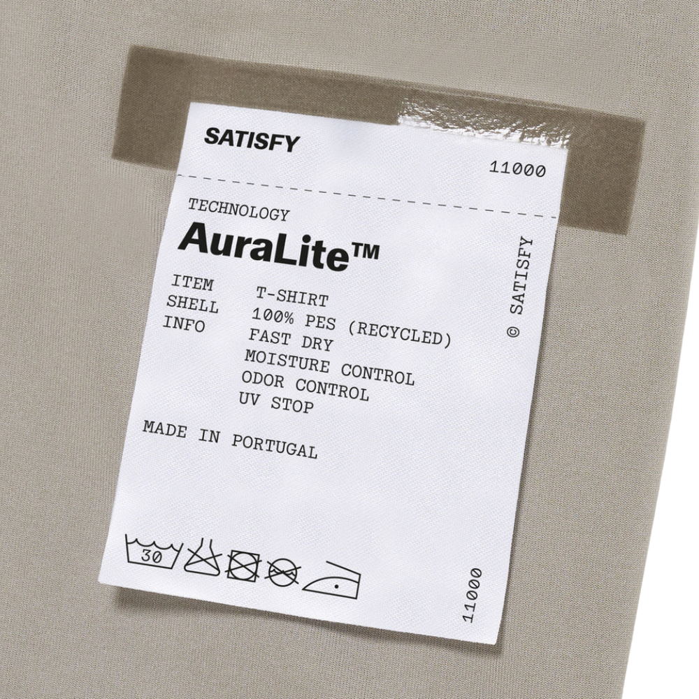 SatisfyRunning_AuraliteTShirt_Smalllogo_MineralDune_Label