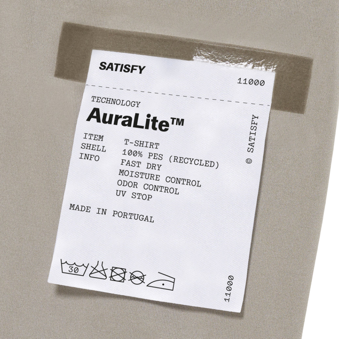 SatisfyRunning_AuraliteTShirt_Smalllogo_MineralDune_Label