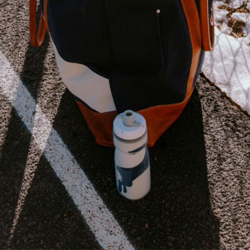 TracksmithInsulatedWaterBottle-Navy_Ivory4
